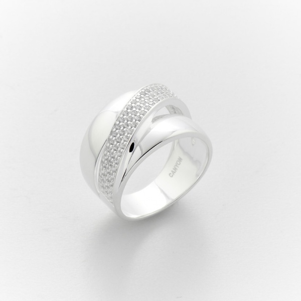 Bague Argent composee de 3 anneaux dont l\'un plat et en diagonale est decore d\'oxydes