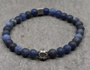 Bracelet sodalite d�poli et motif central acier 6mm