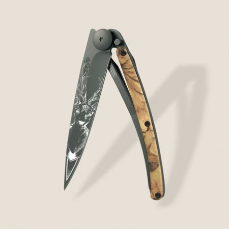 Couteau Deejo 37g - Lame black - Manche camo marron - Cerf