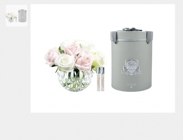 Luxury Round Bouquet - Pink, Green & White Rbuds \nBouquet rond luxueux - Boutons roses, verts et blancs