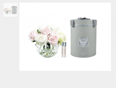 Luxury Round Bouquet - Pink, Green & White Rbuds \nBouquet rond luxueux - Boutons roses, verts et blancs